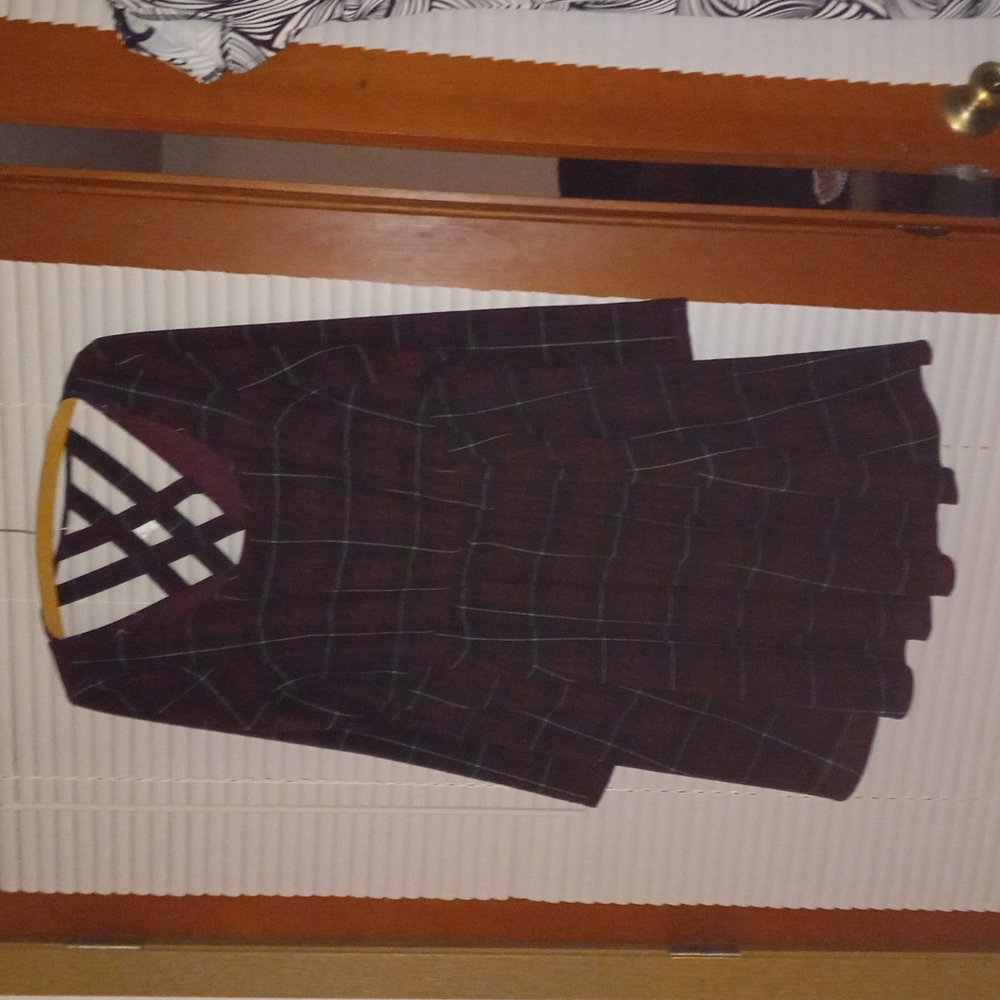 New strappy red plaid 1x Torrid long sleeve dress knee length.